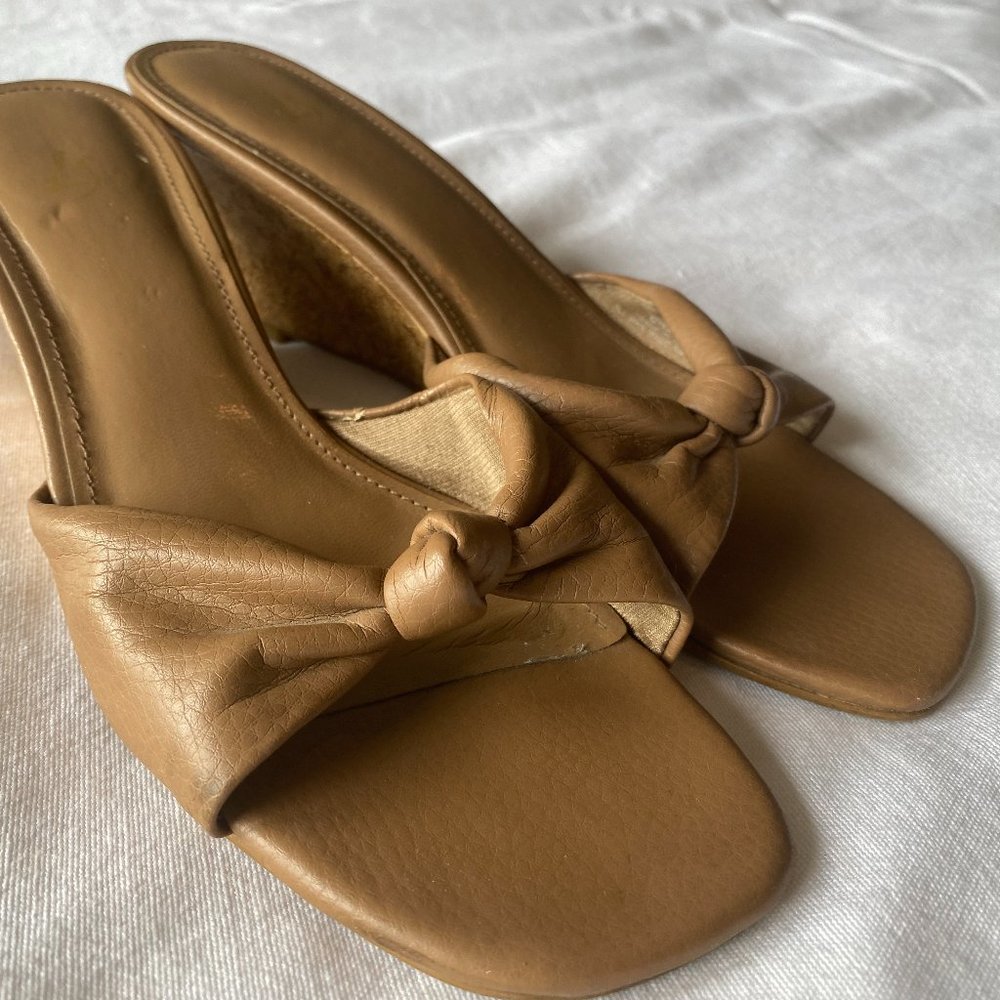 Life Stride Open-Toe Nude/Camel Leather Knot Mini Cork Wedge